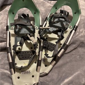 Tubbs Snowshoes Aluminum Frame Adjustable Bindings Winter Hiking Trail Gear